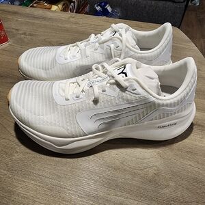 TYR White Athletic Shoes